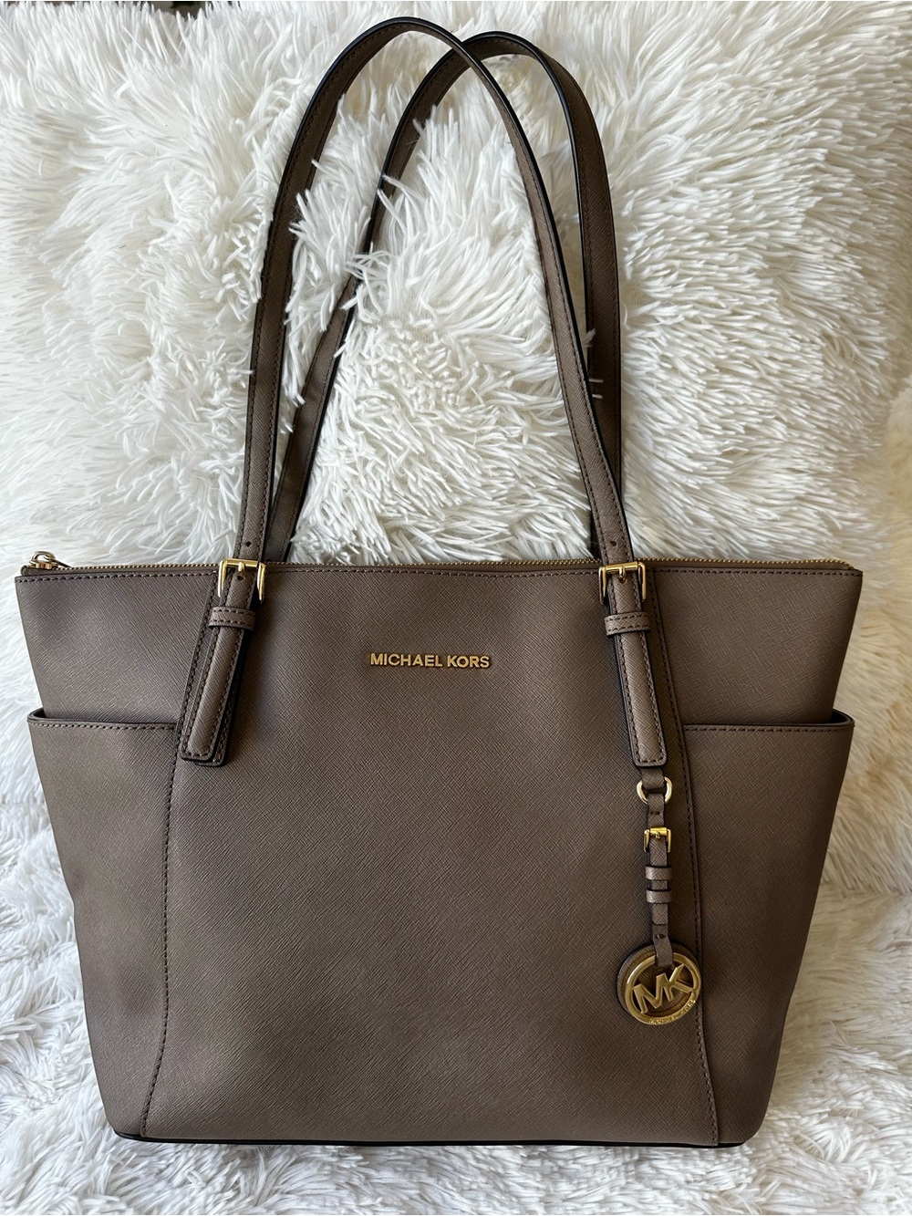 Michael Kors Jet Set Travel Large Taupe Saffiano Leather Tote Bag Gold Hardware - Picture 3 of 15